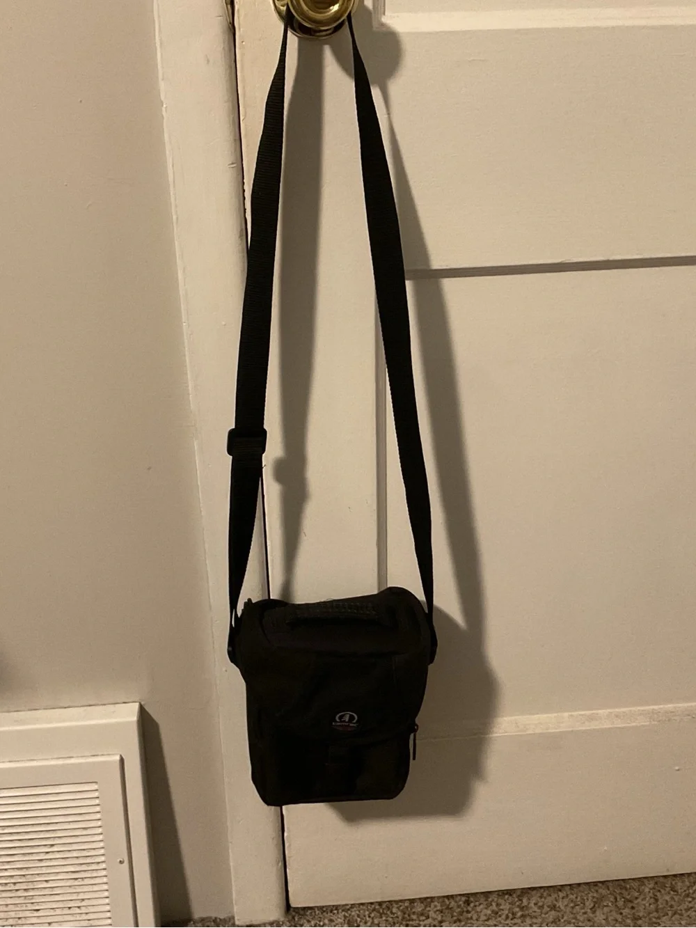 Tamrac Black Messenger Camera Bag for Men